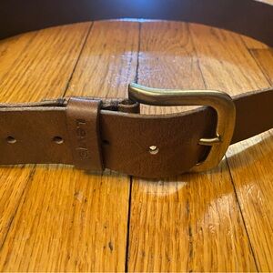 SOLD Levi’s Brown Leather Belt with brass buckle New without Tags, Unisex